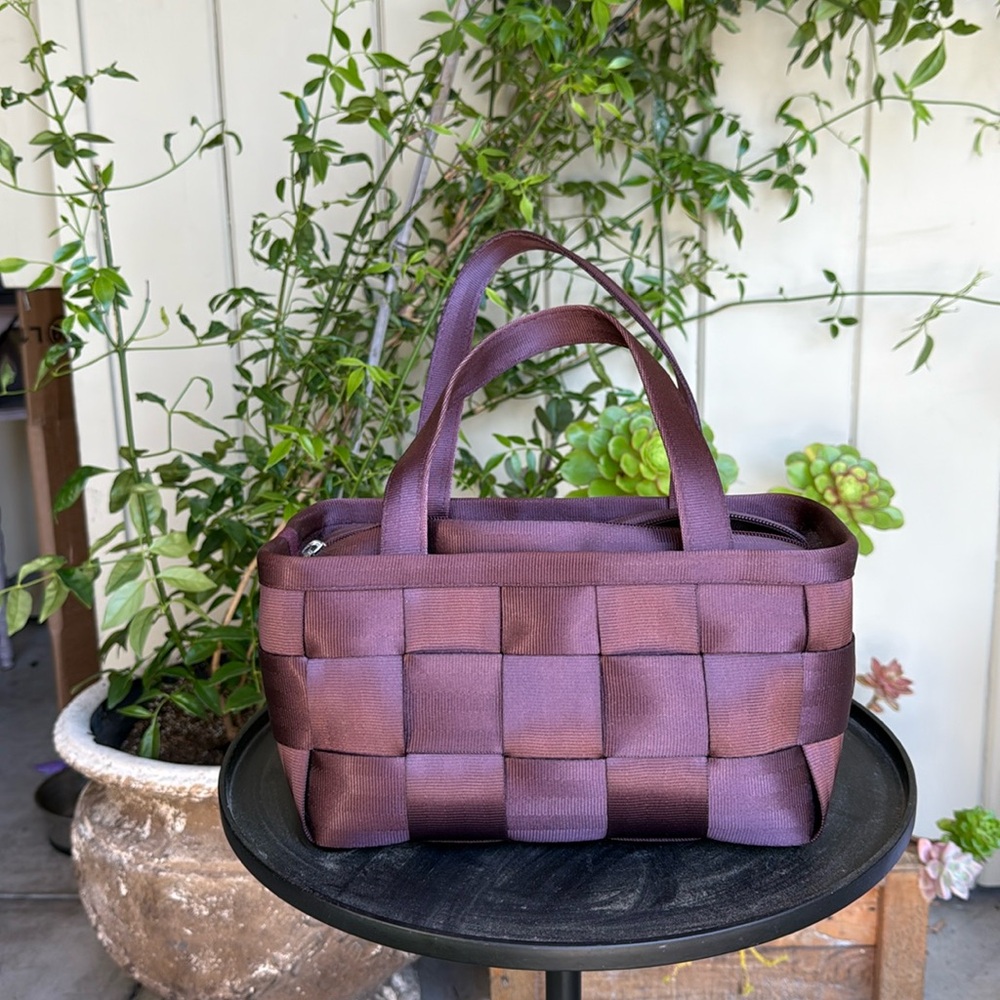 Harvey’s brown purse
